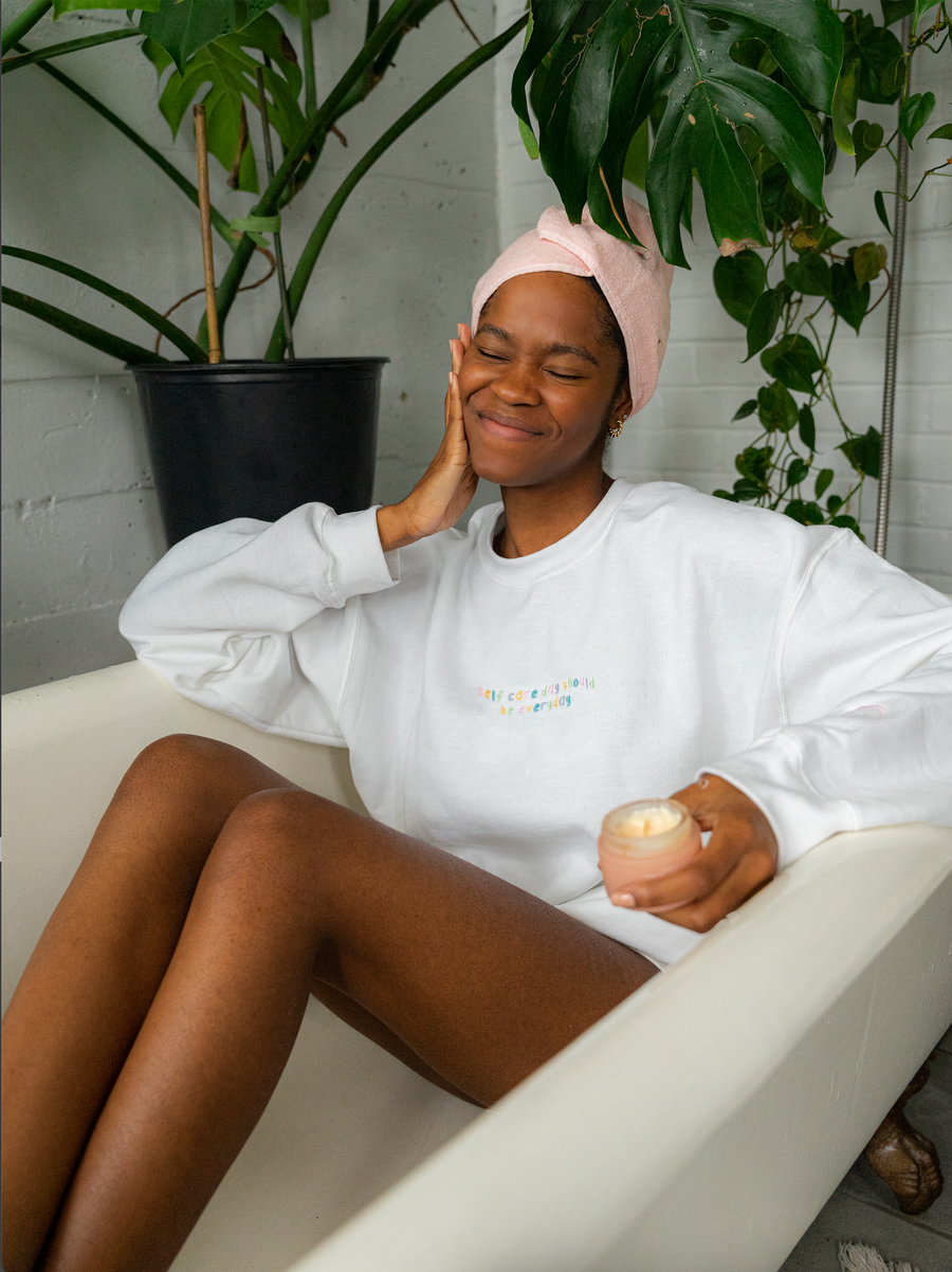 Crewneck ''Self care should be everyday''