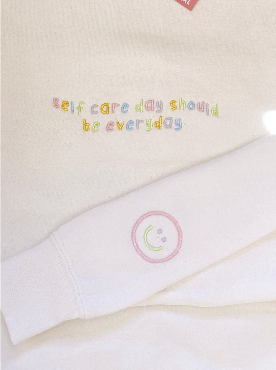 Crewneck ''Self care should be everyday''